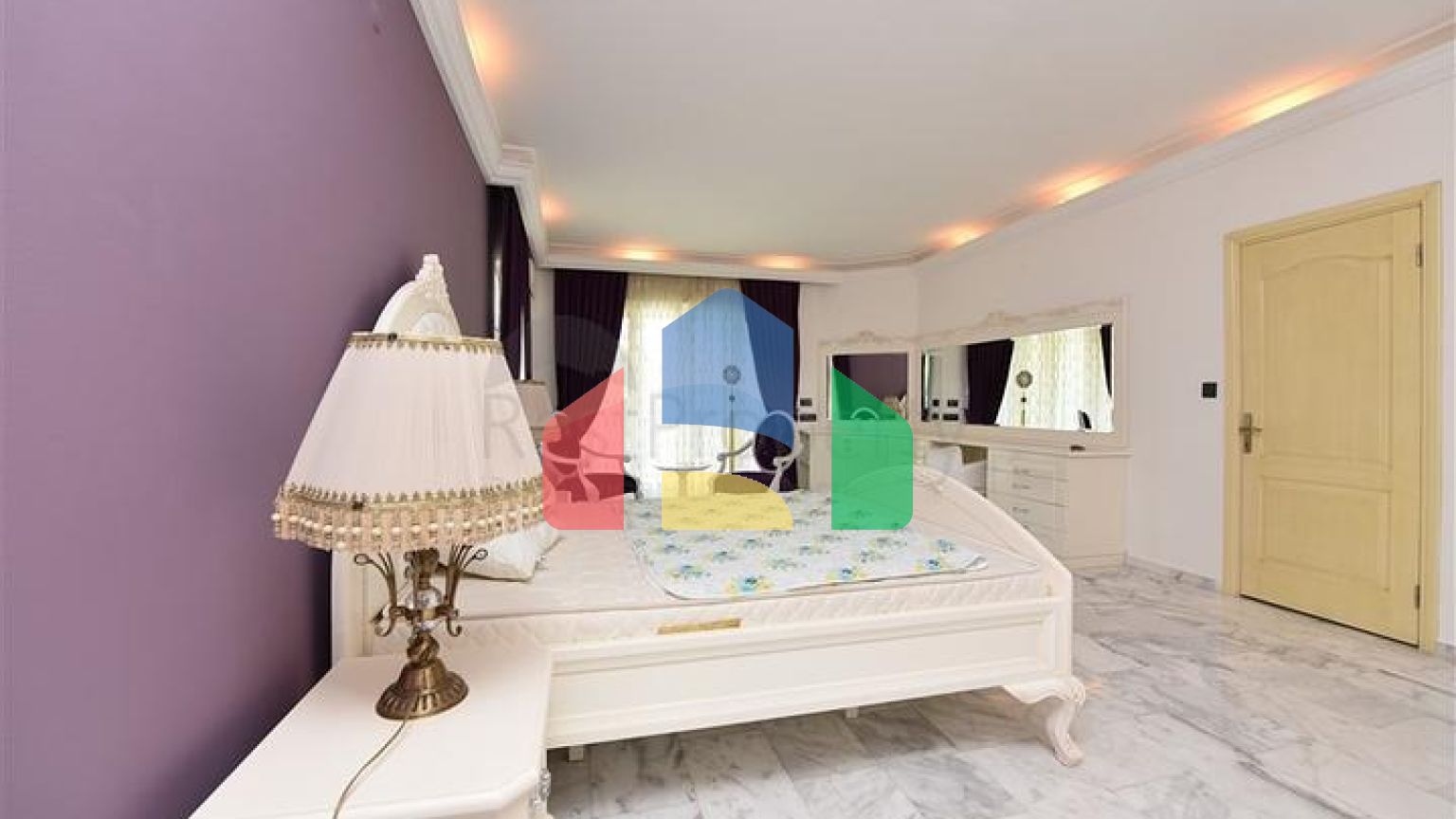 Просторная вилла 7+1 в районе Кестель