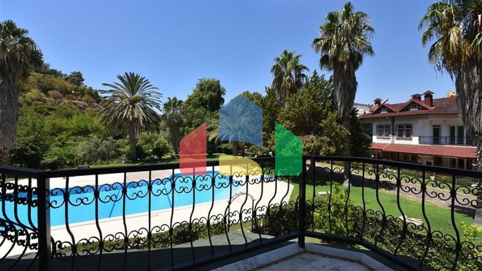 Просторная вилла 7+1 в районе Кестель