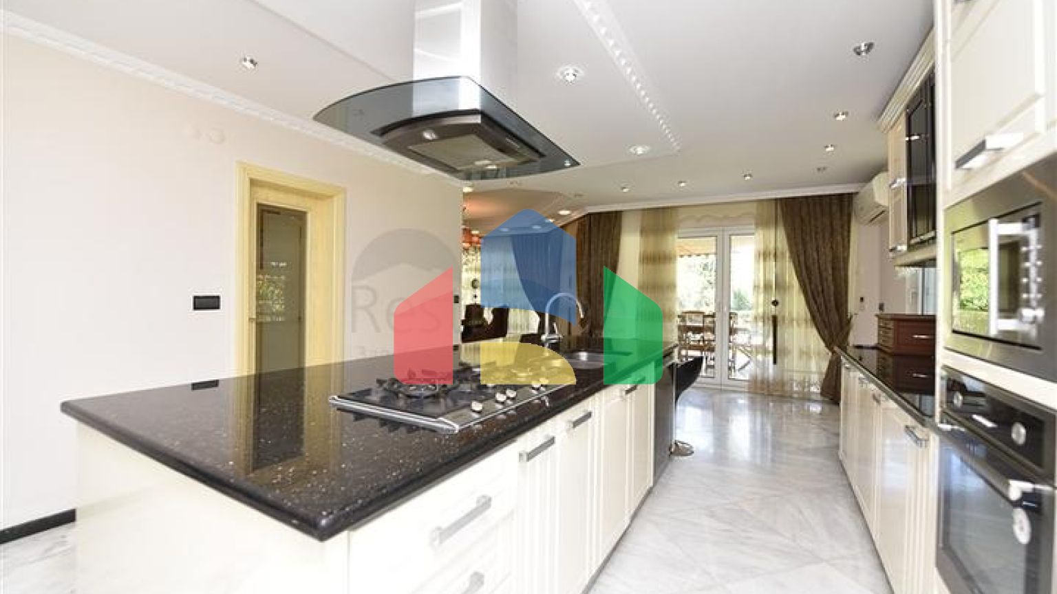 Просторная вилла 7+1 в районе Кестель