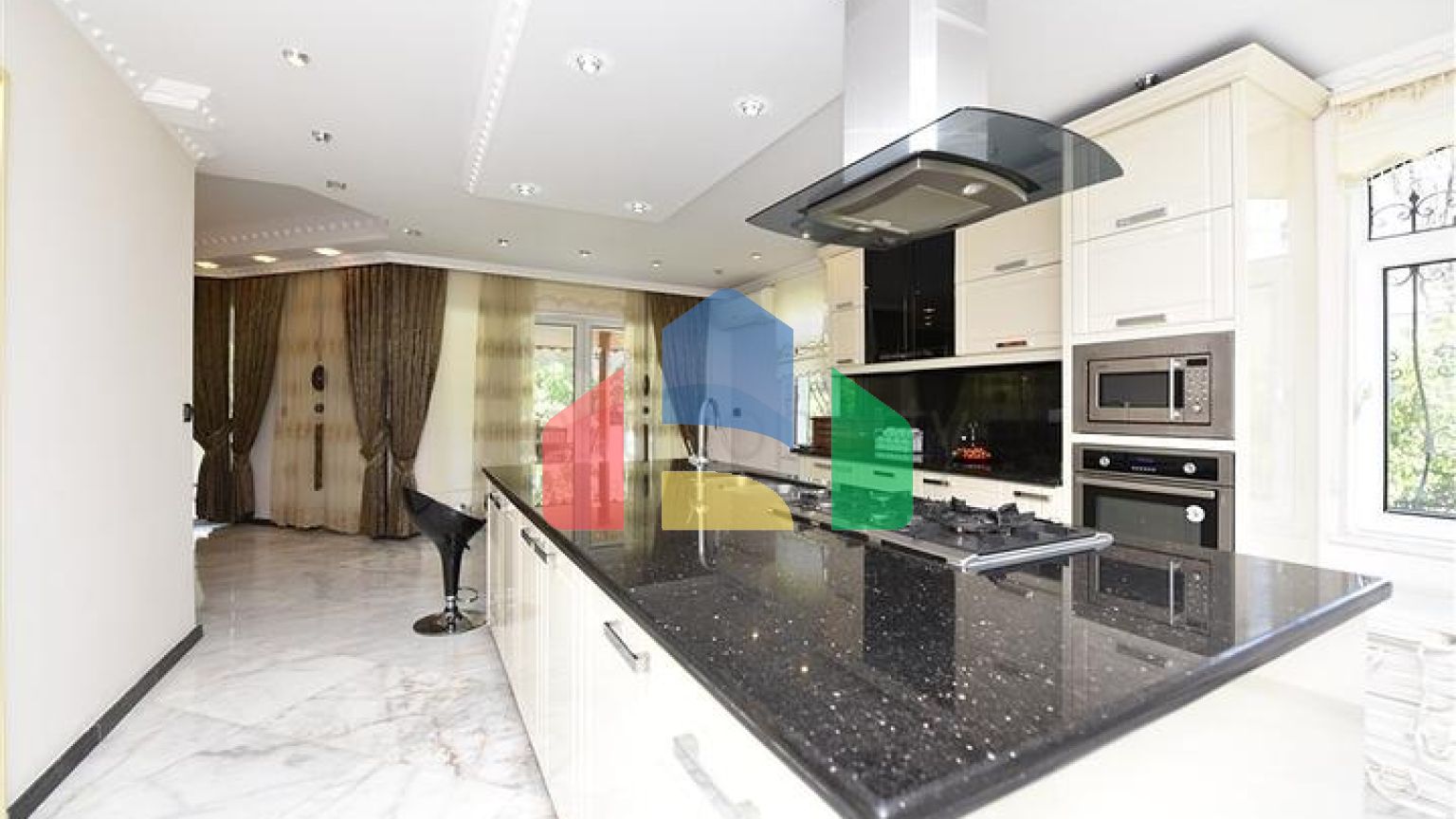 Просторная вилла 7+1 в районе Кестель