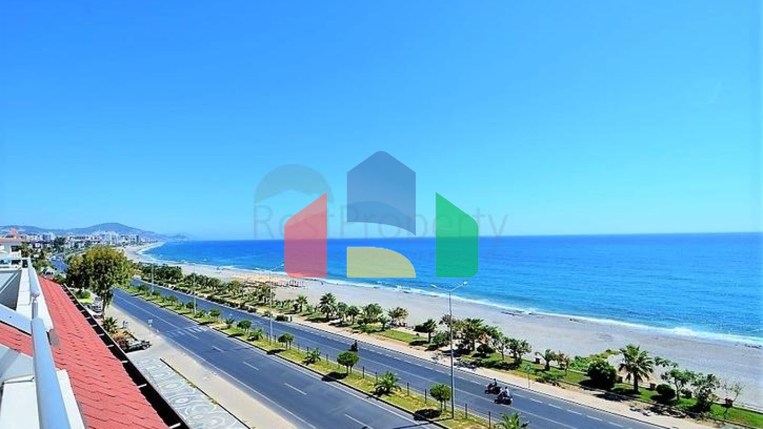 Большой светлый пентхаус с видом на Средиземное море