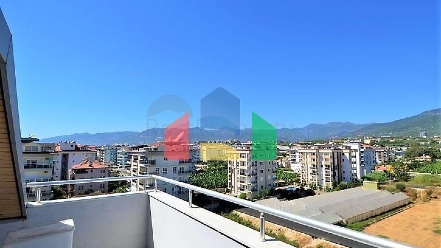 Большой светлый пентхаус с видом на Средиземное море