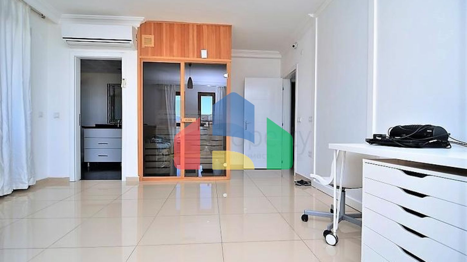 Большой светлый пентхаус с видом на Средиземное море