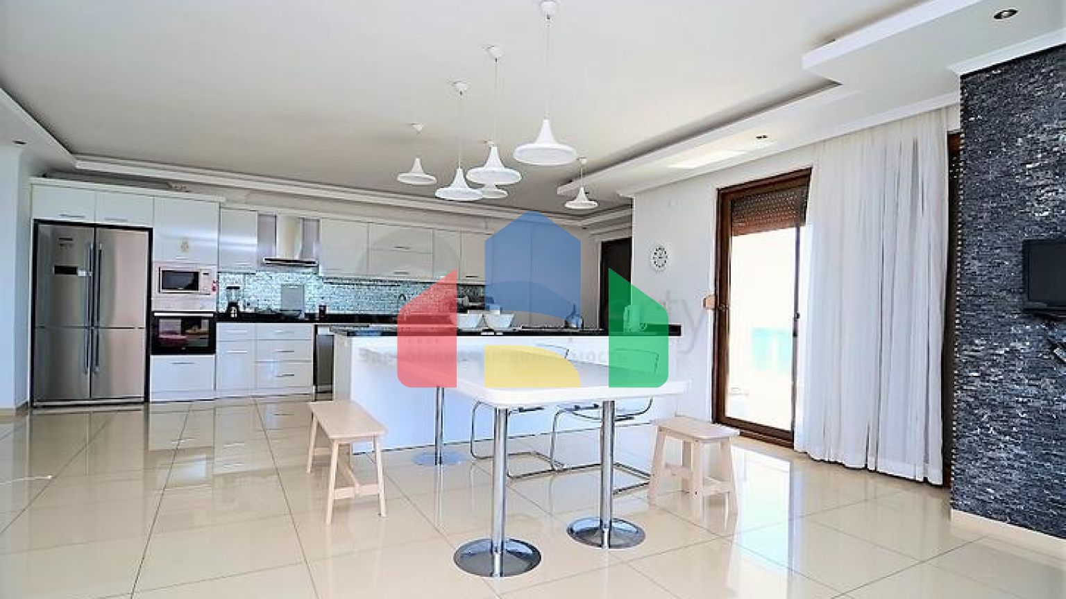 Большой светлый пентхаус с видом на Средиземное море