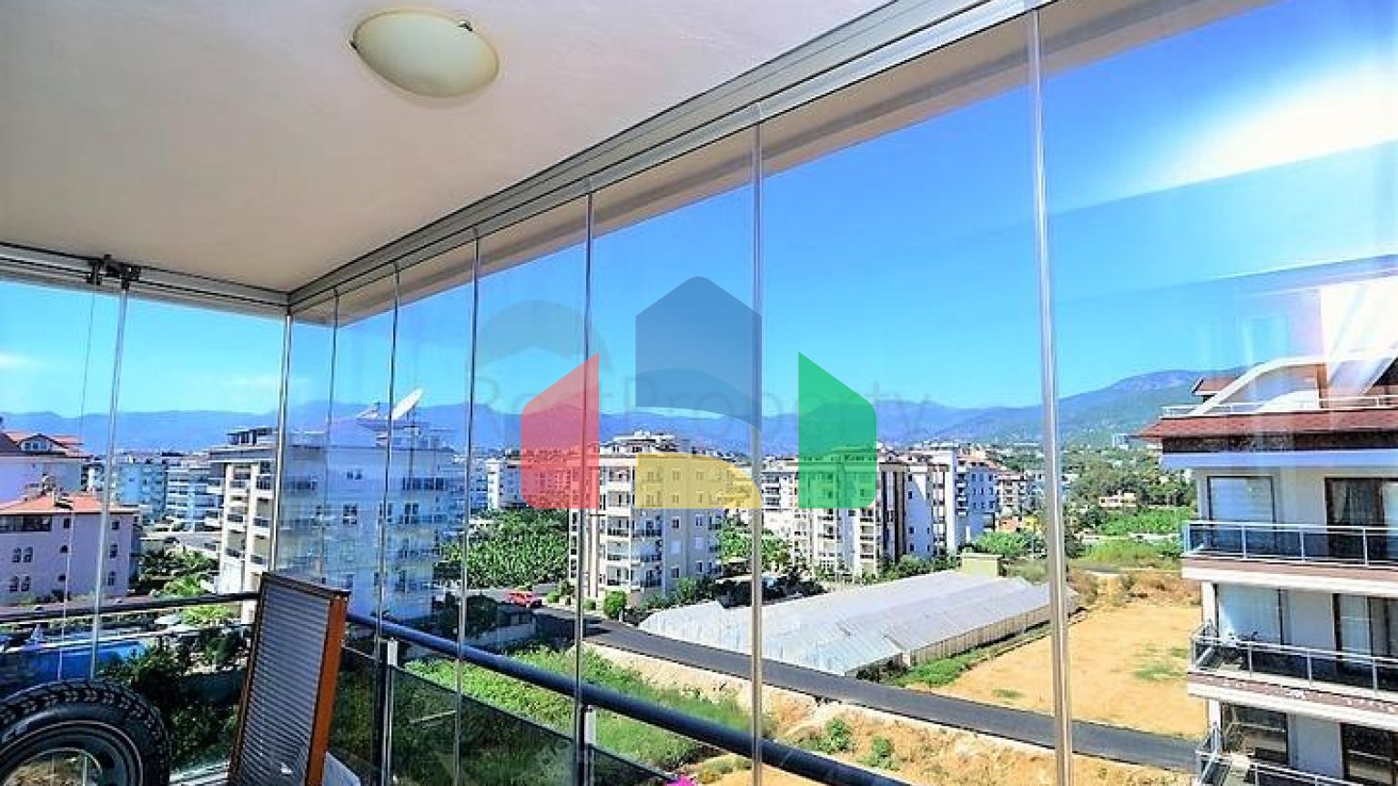 Большой светлый пентхаус с видом на Средиземное море