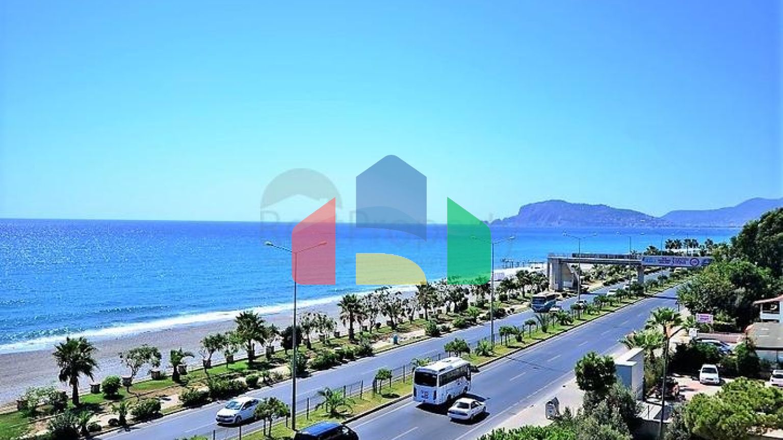 Большой светлый пентхаус с видом на Средиземное море