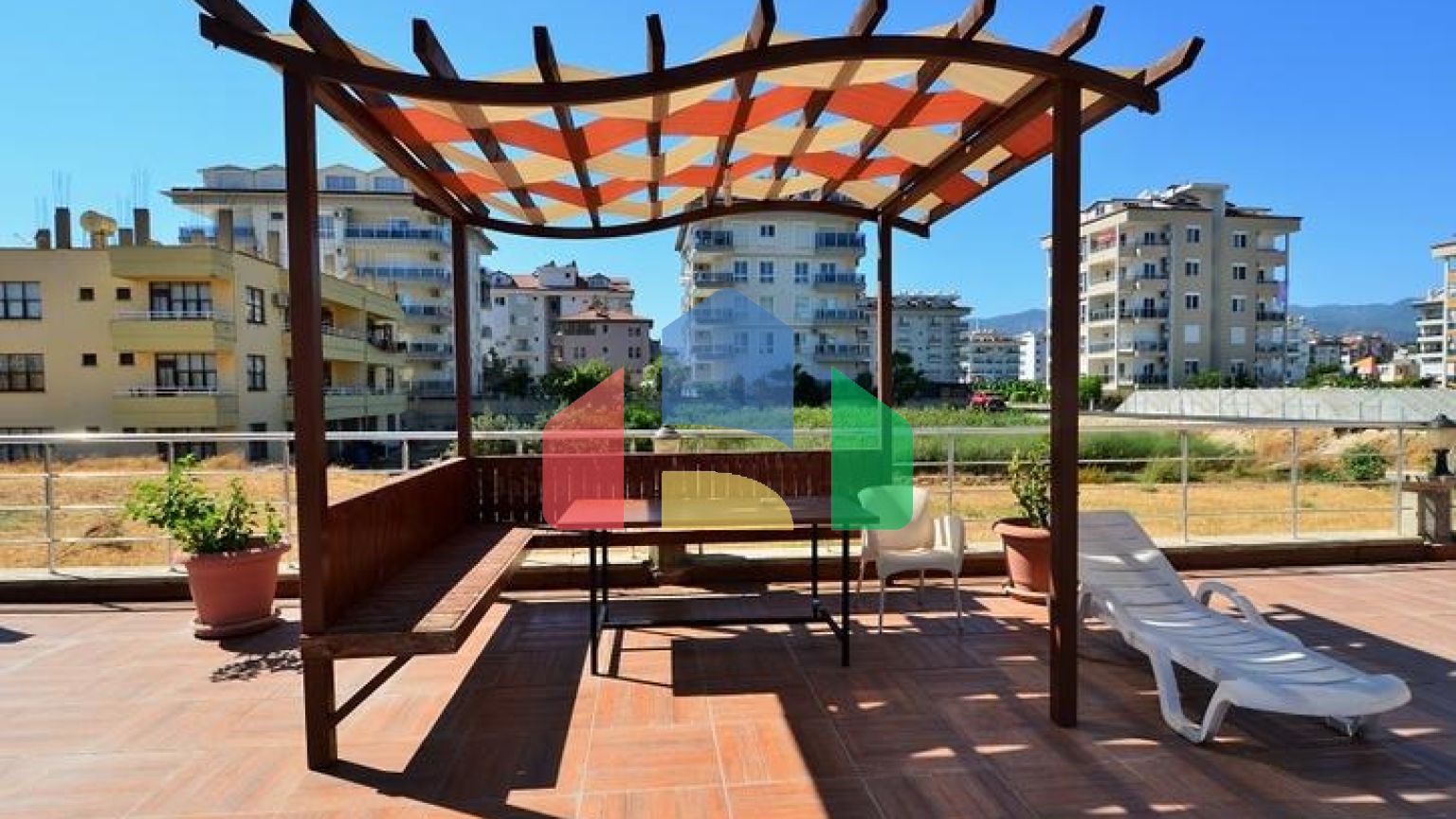 Большой светлый пентхаус с видом на Средиземное море