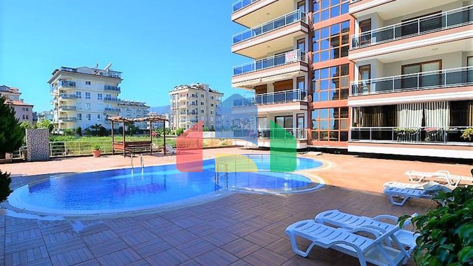 Большой светлый пентхаус с видом на Средиземное море