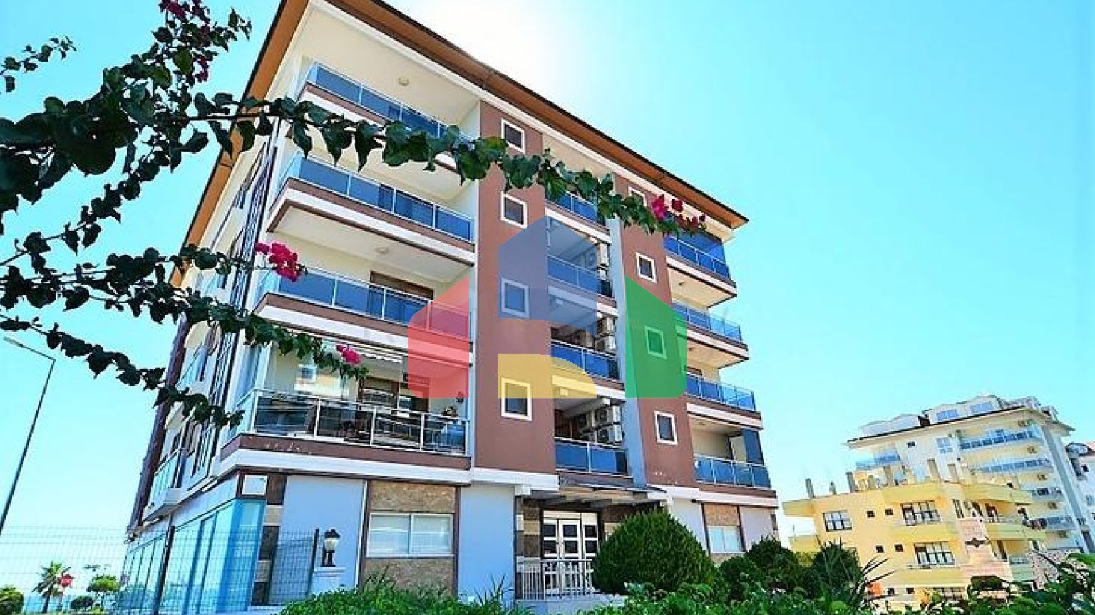 Большой светлый пентхаус с видом на Средиземное море