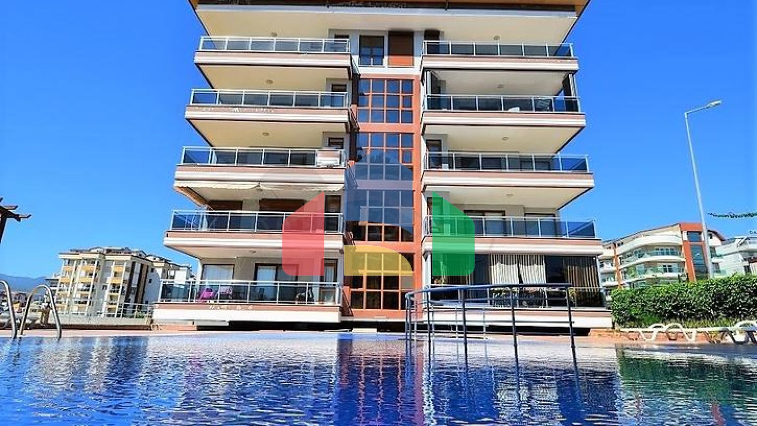 Большой светлый пентхаус с видом на Средиземное море