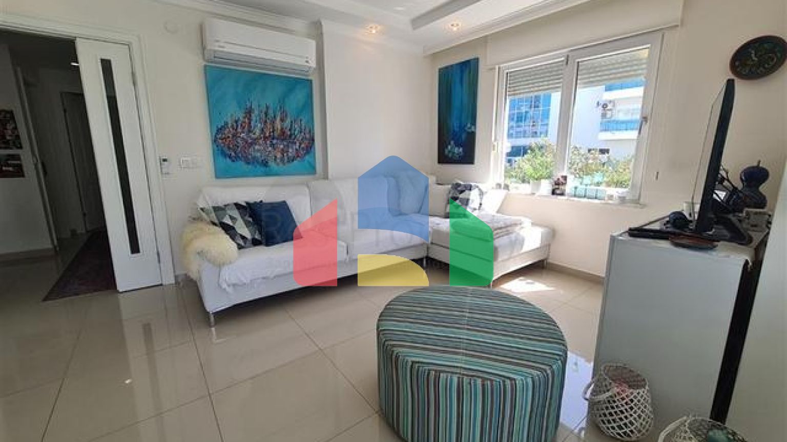 Квартира плануванням 2+1 в районі Кестель всього 50 м від моря