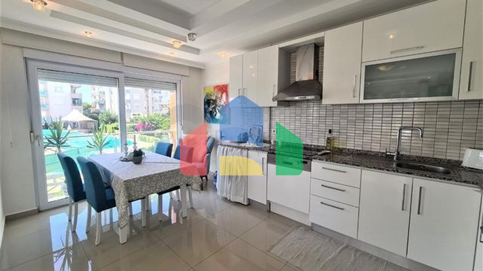 Квартира плануванням 2+1 в районі Кестель всього 50 м від моря