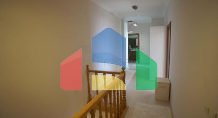 Чотирикімнатна квартира з видом на море в районі Кестель