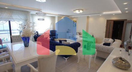 Чотирикімнатна квартира з видом на море в районі Кестель