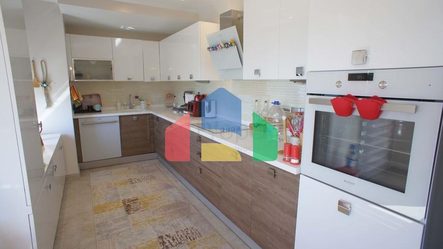 Чотирикімнатна квартира з видом на море в районі Кестель