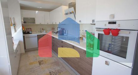 Чотирикімнатна квартира з видом на море в районі Кестель