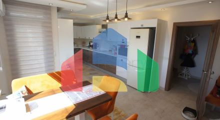 Чотирикімнатна квартира з видом на море в районі Кестель