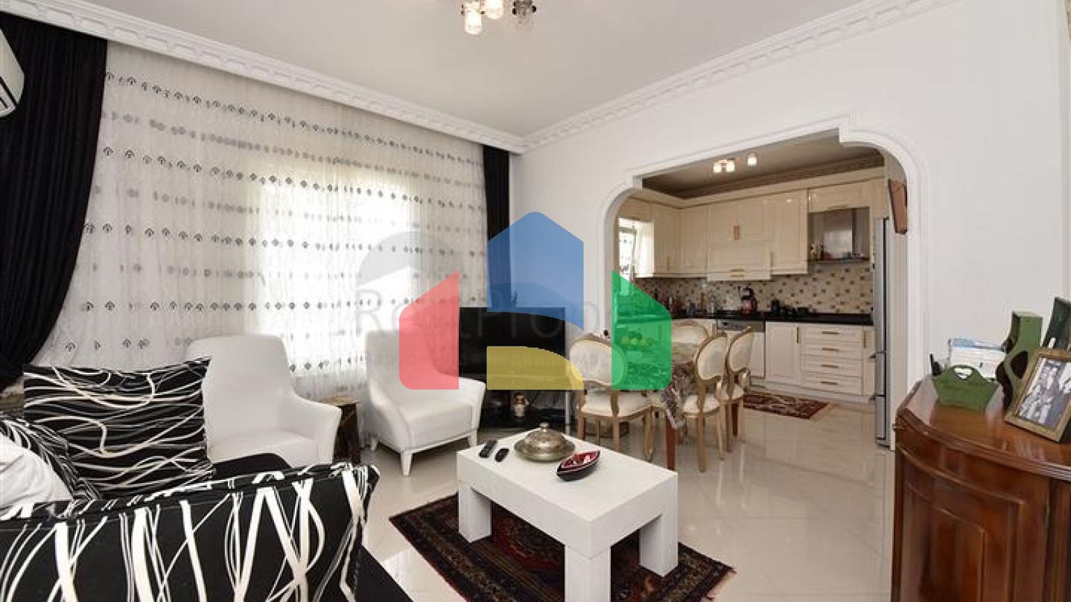 Квартира 3 + 1 з видом на море