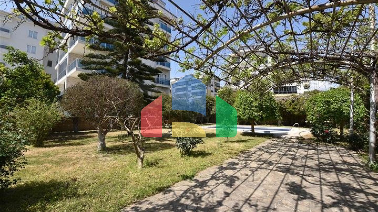 Квартира 3 + 1 з видом на море