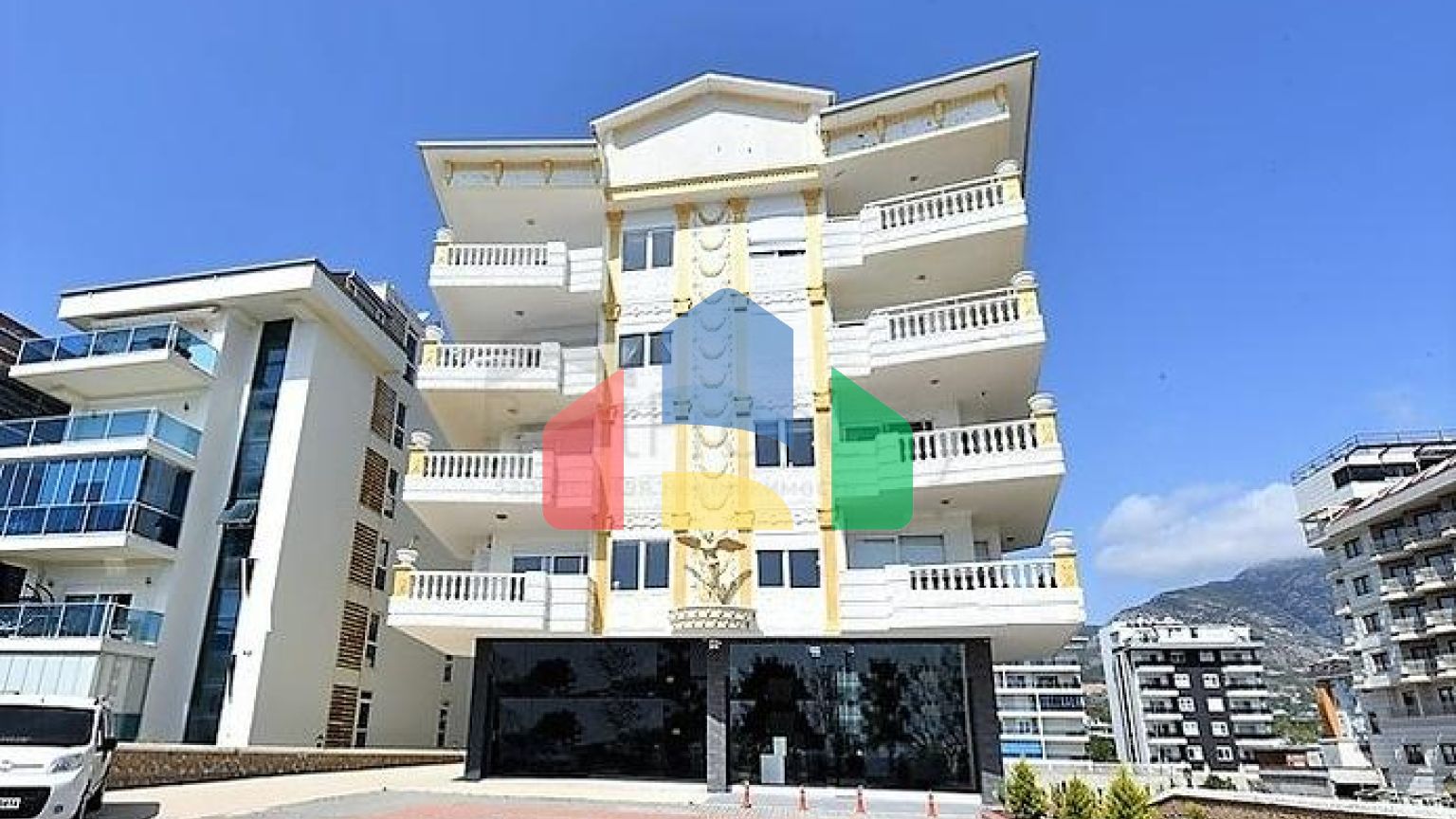 Квартира 3 + 1 з видом на море