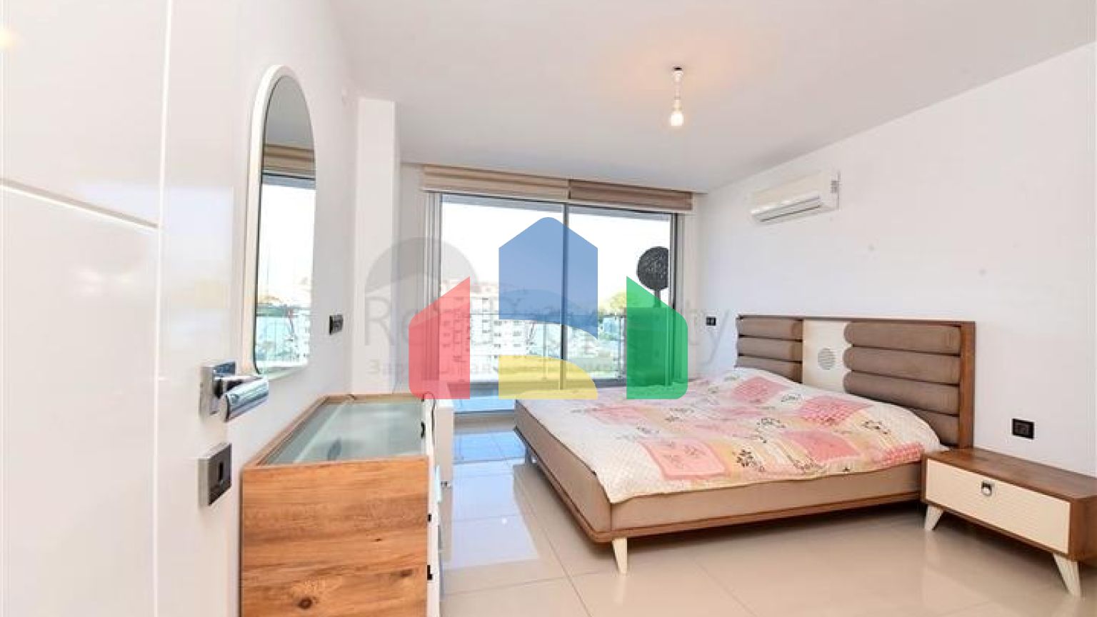 Великі апартаменти 1 + 1 в сучасному комплексі в районі Кестель