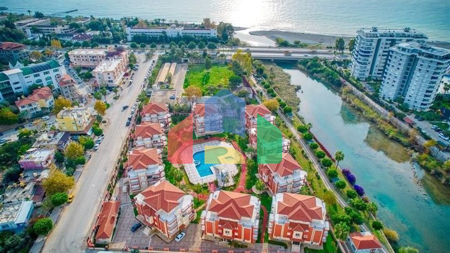 Пентхаус 4+1 на берегу реки в районе Кестель