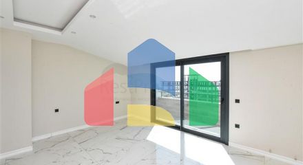 Пентхаус 3+1 с отдельной кухней на первой береговой линии в Кестеле