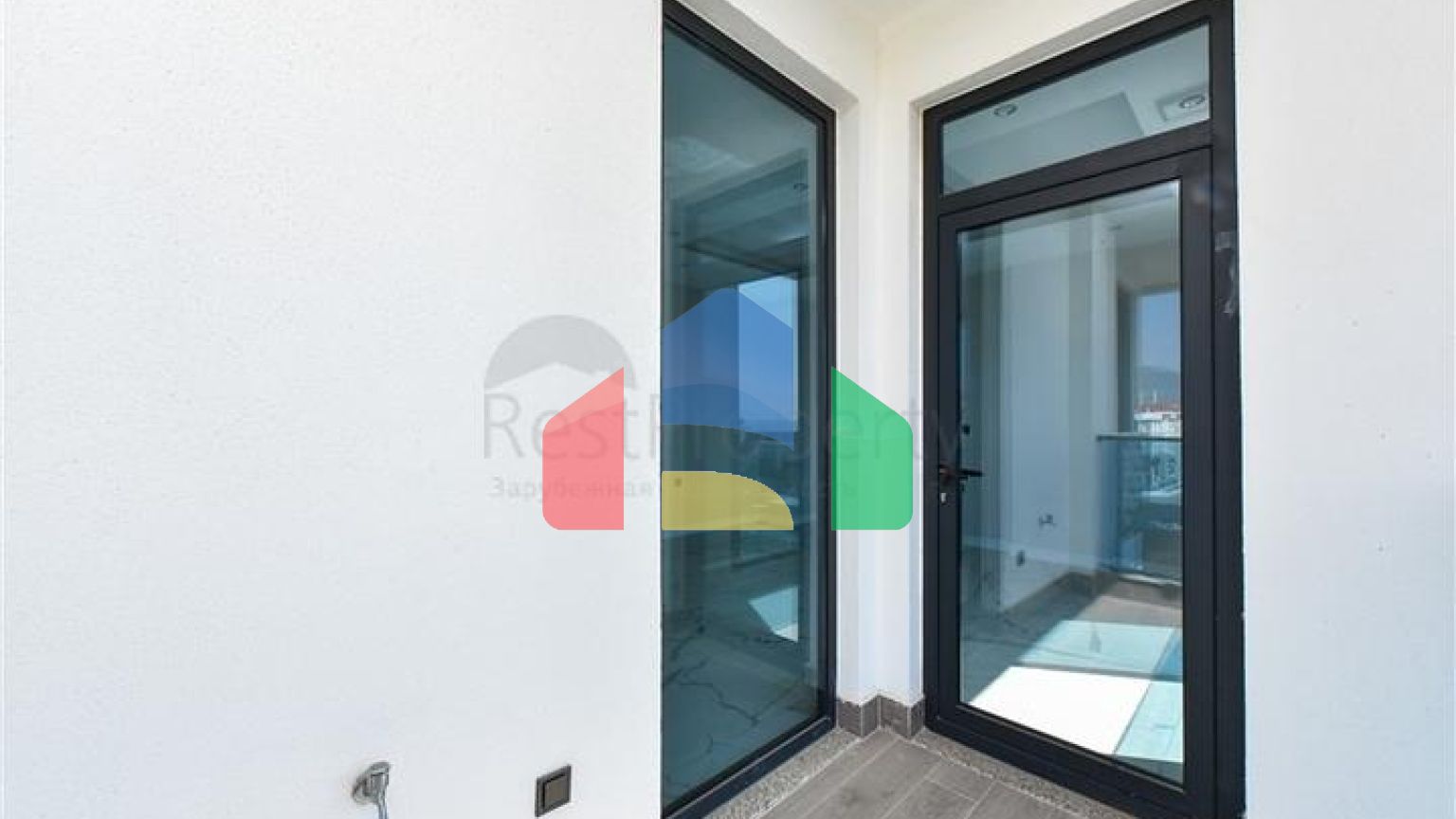 Пентхаус 3+1 с отдельной кухней на первой береговой линии в Кестеле