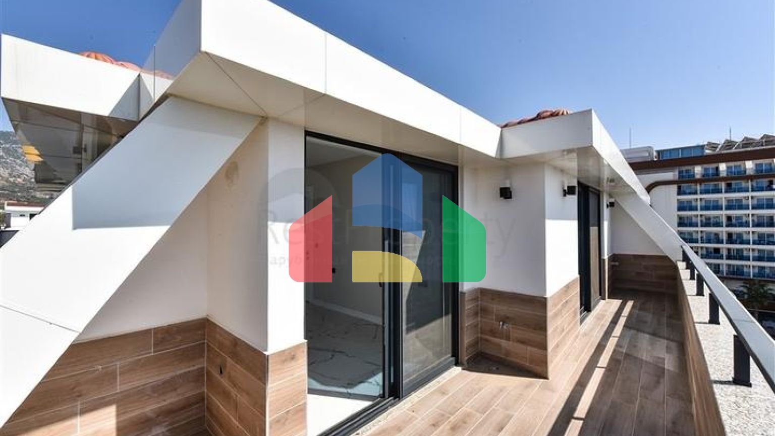 Пентхаус 3+1 с отдельной кухней на первой береговой линии в Кестеле