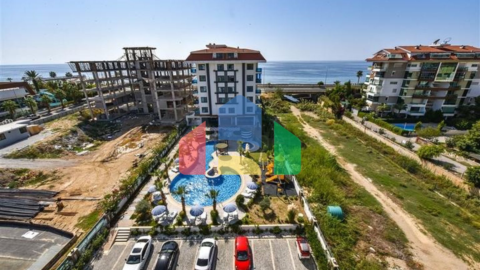 Пентхаус 3+1 с отдельной кухней на первой береговой линии в Кестеле