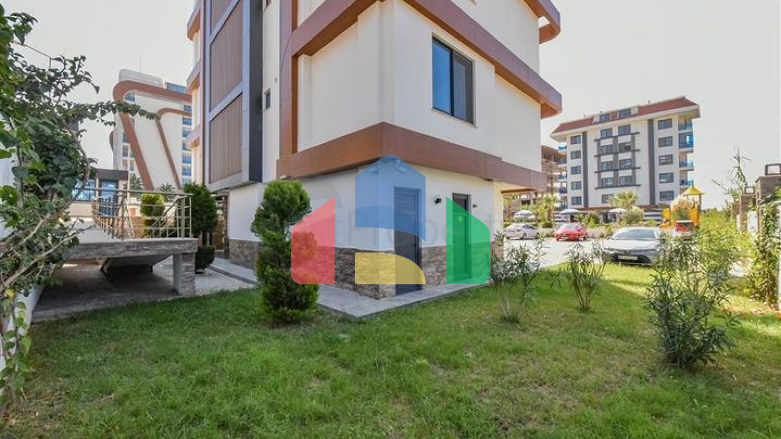 Пентхаус 3+1 с отдельной кухней на первой береговой линии в Кестеле