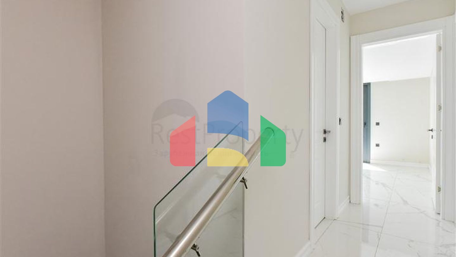 Пентхаус 3+1 с отдельной кухней на первой береговой линии в Кестеле