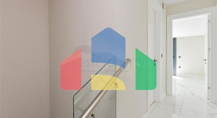 Пентхаус 3+1 с отдельной кухней на первой береговой линии в Кестеле Пентхаус 3+1 с отдельной кухней на первой береговой линии в Кестеле