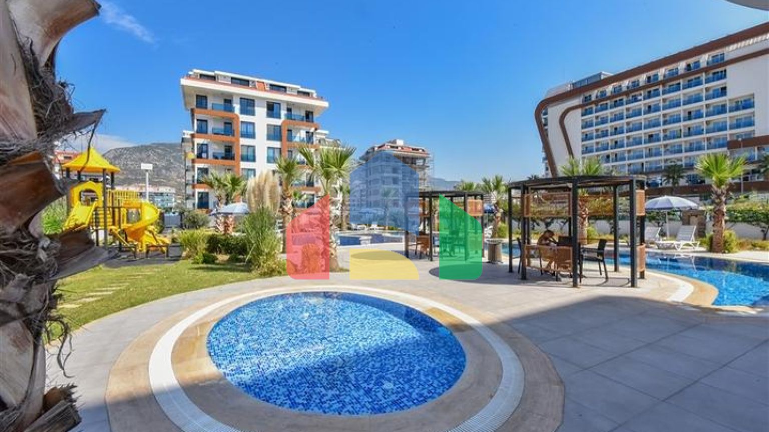 Пентхаус 3+1 с отдельной кухней на первой береговой линии в Кестеле