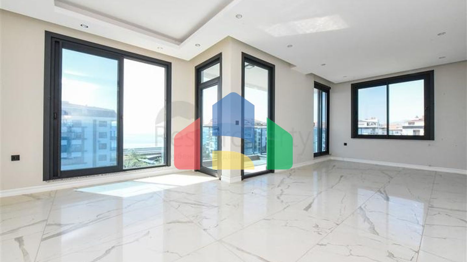 Пентхаус 3+1 с отдельной кухней на первой береговой линии в Кестеле