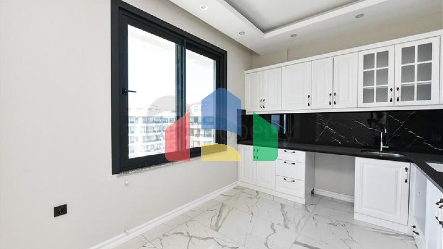 Пентхаус 3+1 с отдельной кухней на первой береговой линии в Кестеле