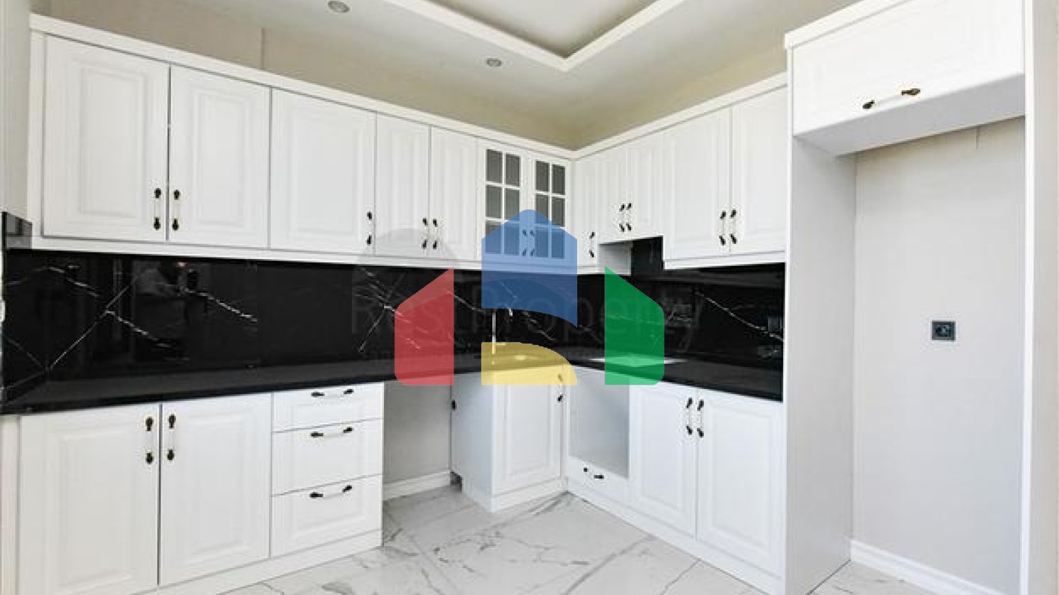 Пентхаус 3+1 с отдельной кухней на первой береговой линии в Кестеле