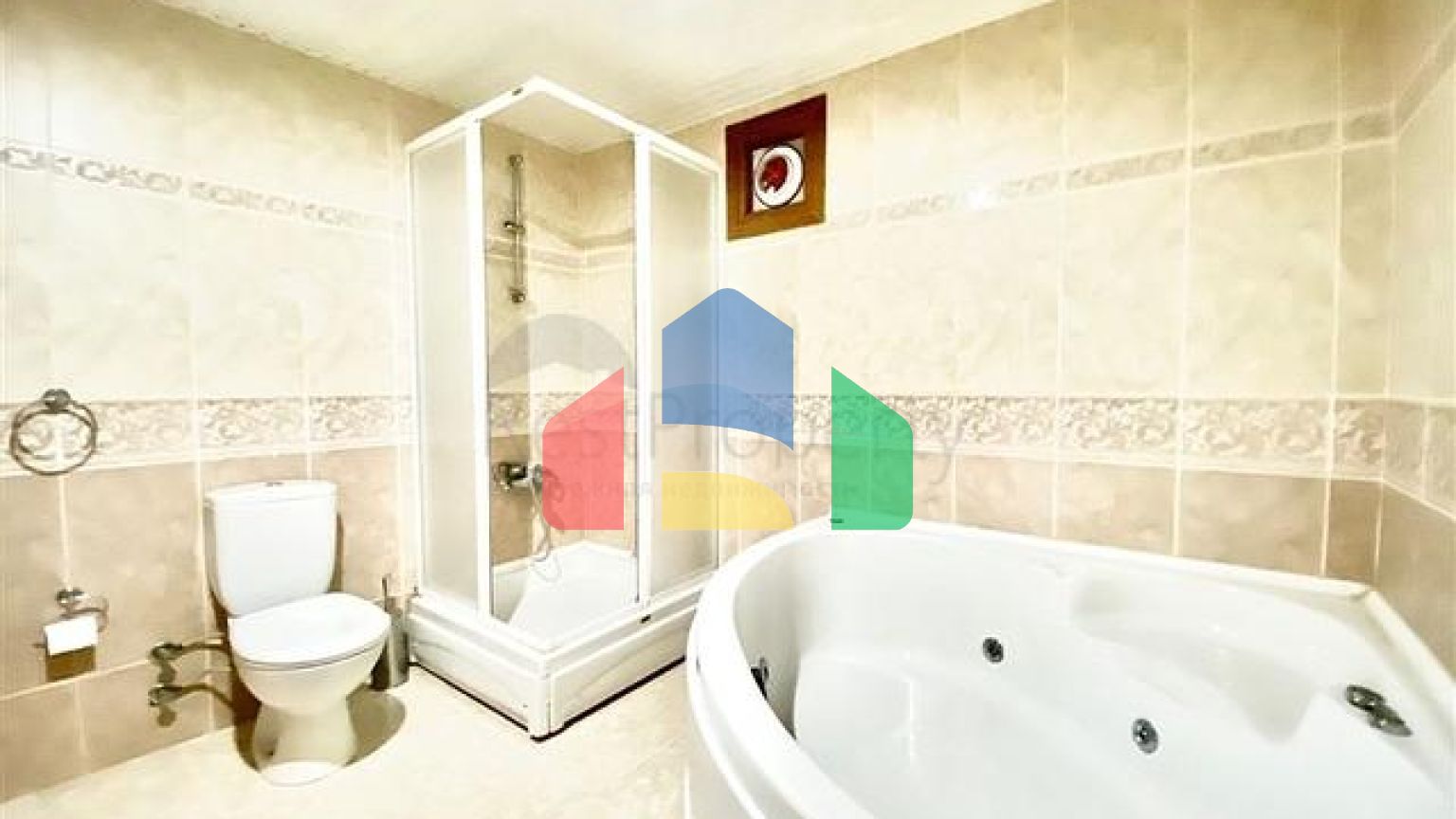 Просторная вилла для большой семьи, в пешей доступности от моря