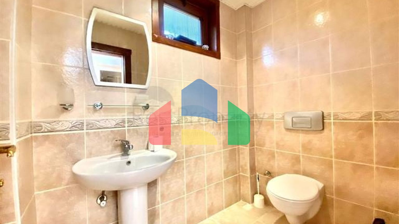 Просторная вилла для большой семьи, в пешей доступности от моря