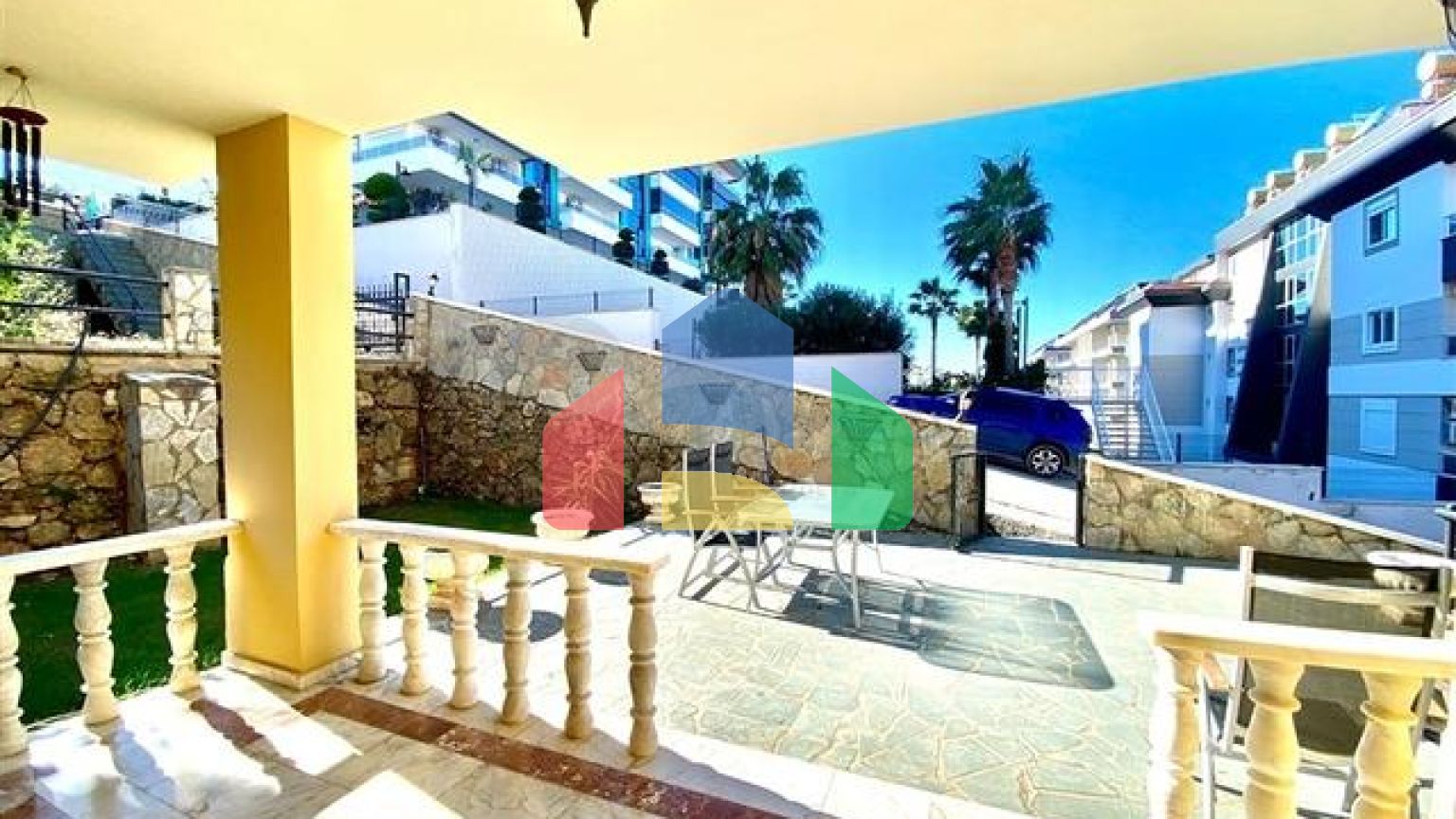 Просторная вилла для большой семьи, в пешей доступности от моря