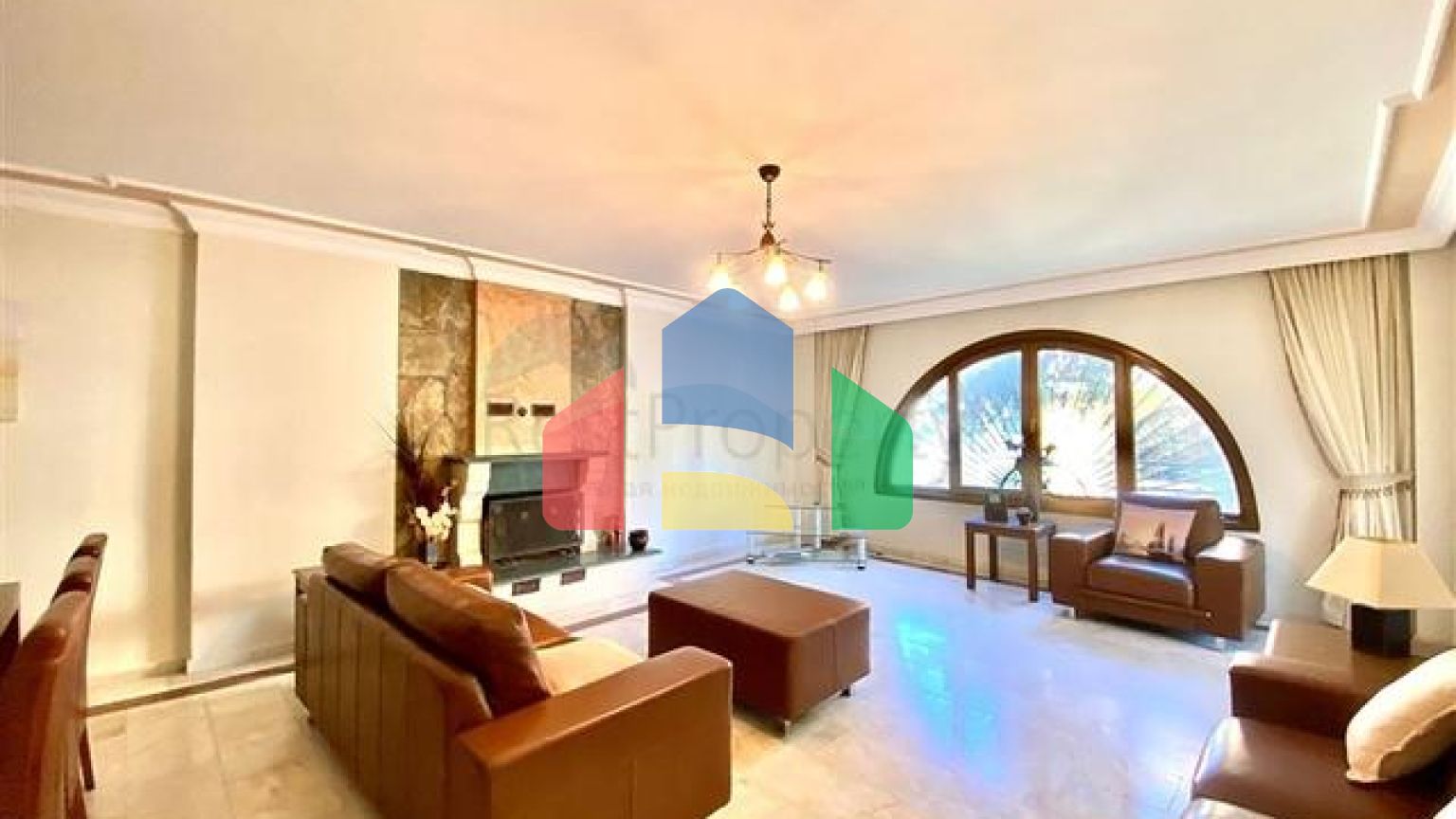 Просторная вилла для большой семьи, в пешей доступности от моря