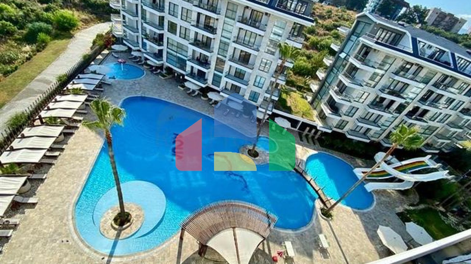 Просторная двухкомнатная квартира в жилом комплексе с развитой инфраструктурой в Кестеле