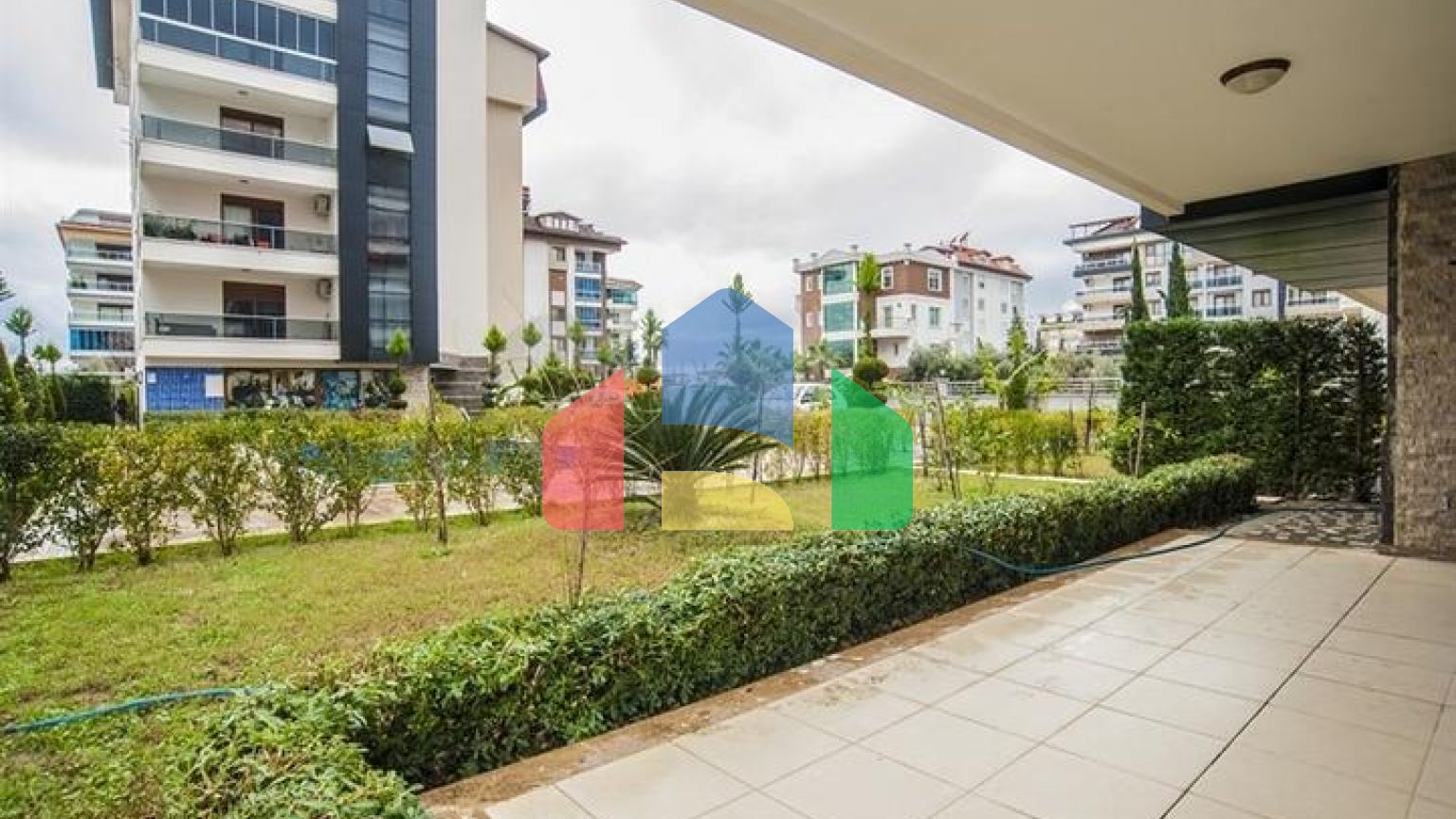 Дуплекс 3+1 с собственным садом в районе Кестель