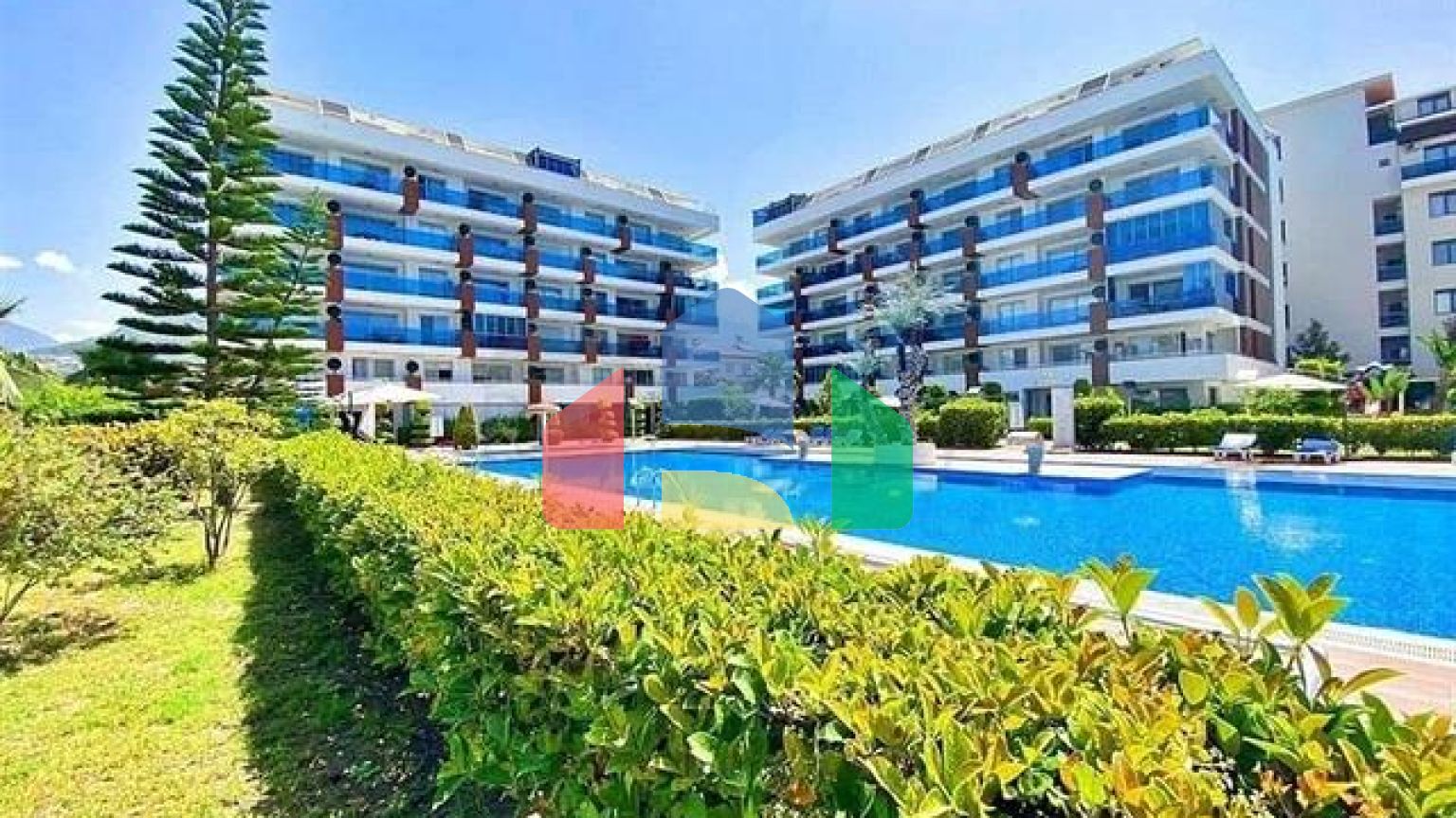 Просторный пентхаус 3+1 с террасой в современном жилом комплексе