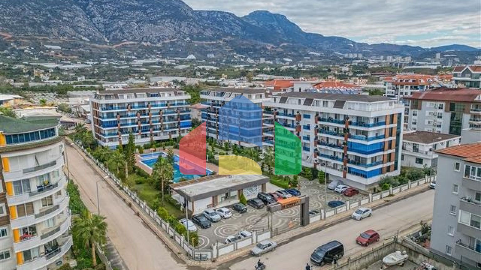 Просторный пентхаус 3+1 с террасой в современном жилом комплексе