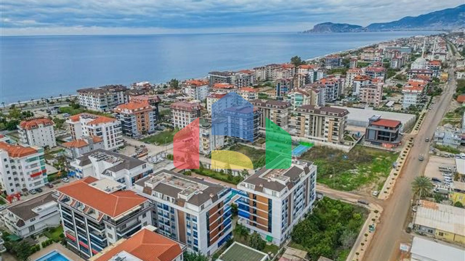 Просторный пентхаус 3+1 с террасой в современном жилом комплексе