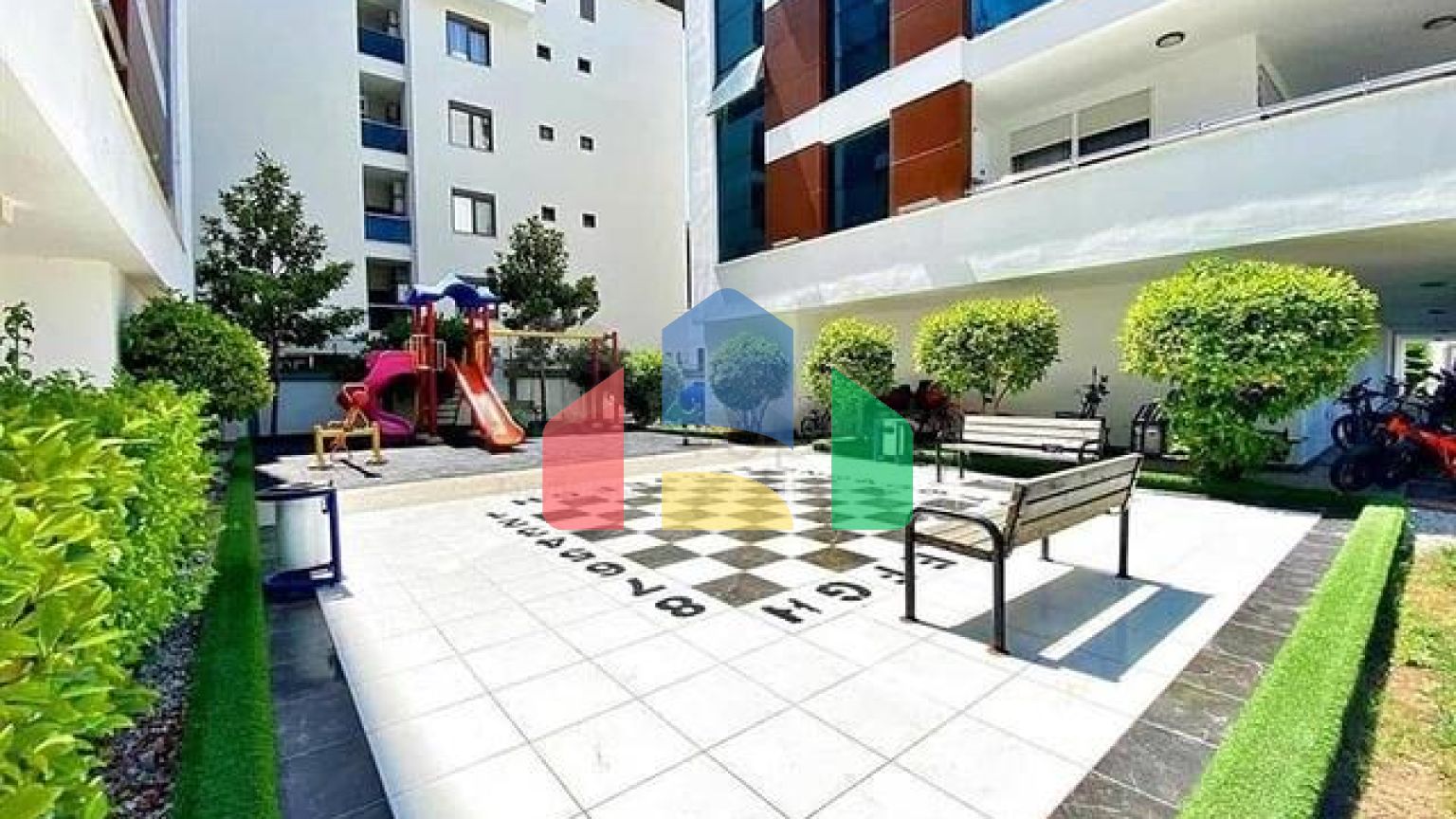 Просторный пентхаус 3+1 с террасой в современном жилом комплексе