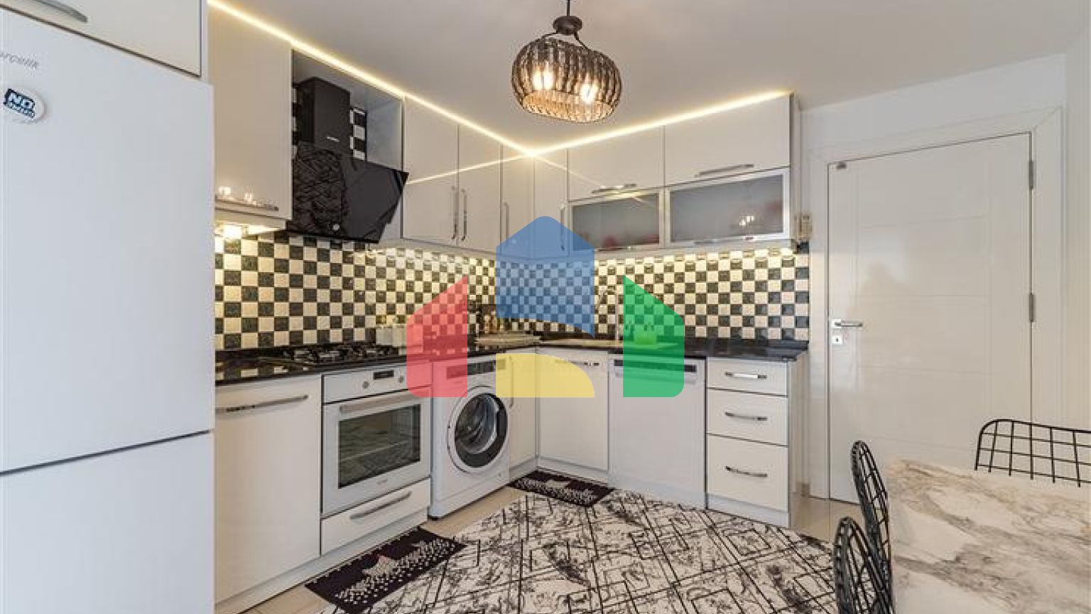 Просторный пентхаус 3+1 с террасой в современном жилом комплексе