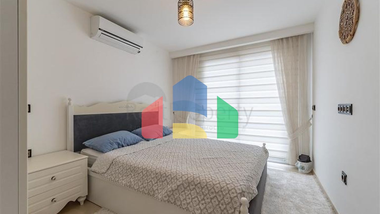 Просторный пентхаус 3+1 с террасой в современном жилом комплексе