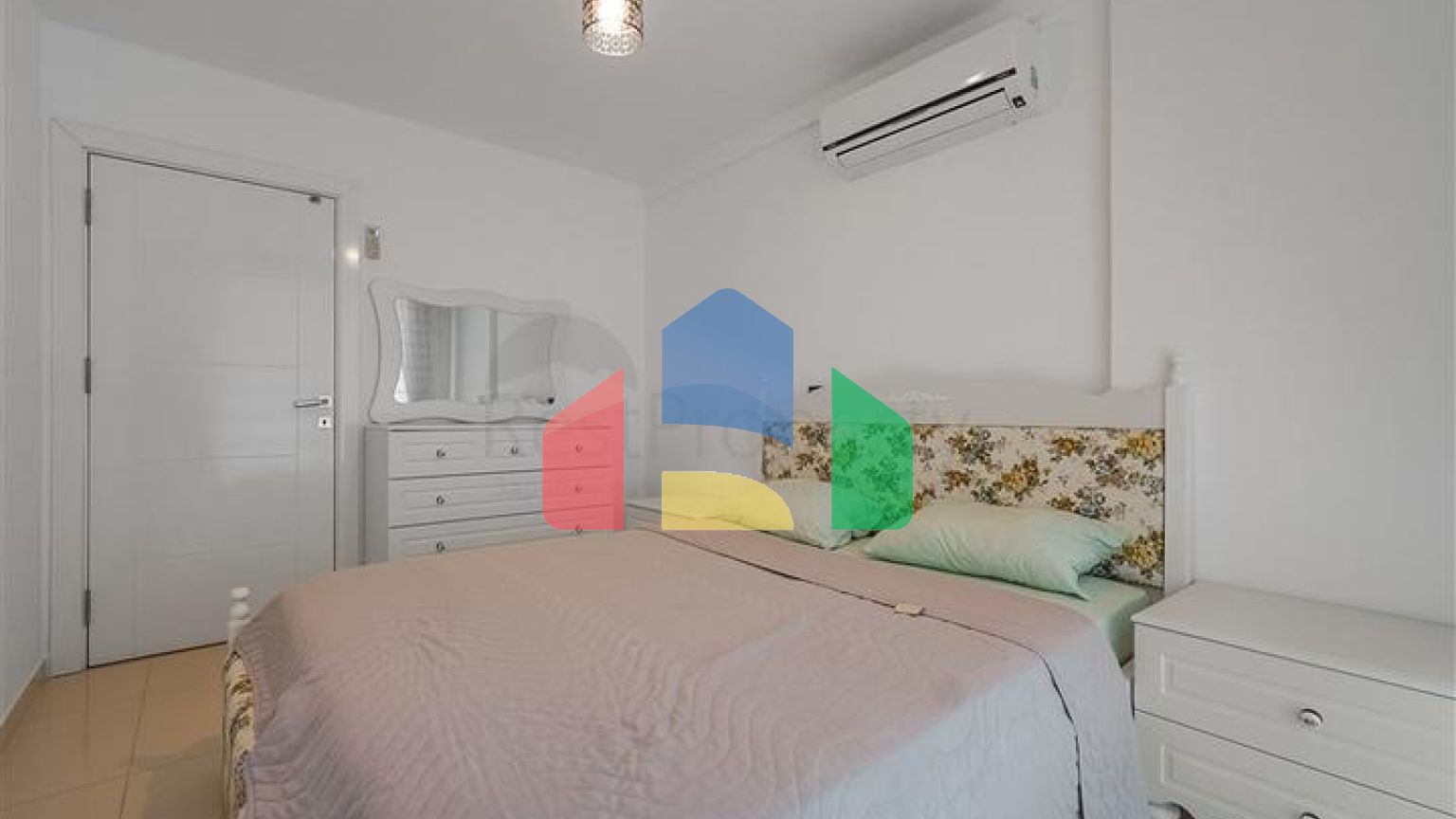 Просторный пентхаус 3+1 с террасой в современном жилом комплексе